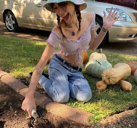 selflovemary pornographic model archive