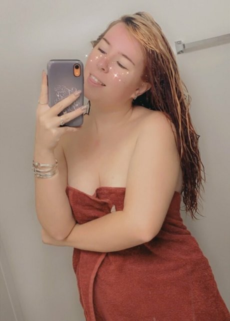 onlyselkie model porn image