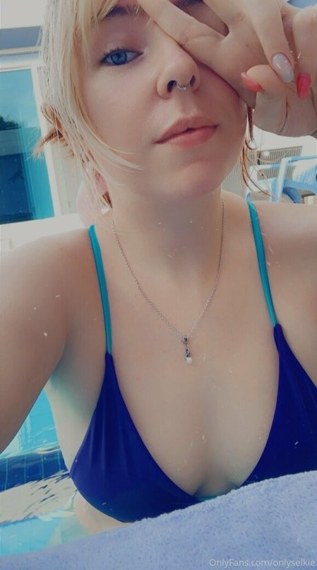 onlyselkie model naked pictures