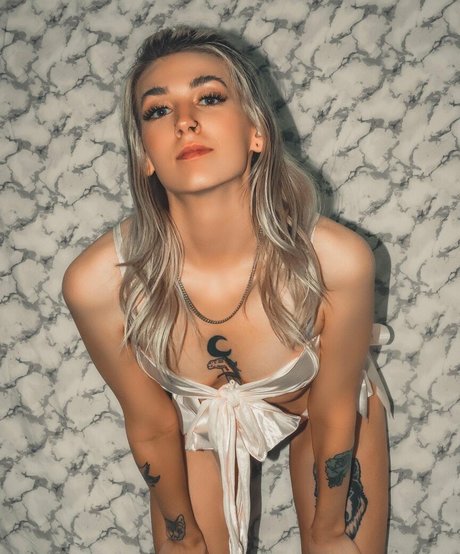 Kara Bella erotic model picture