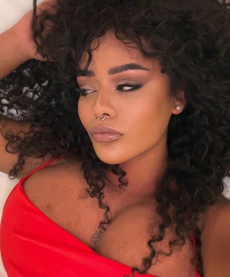 JustNati model pictures