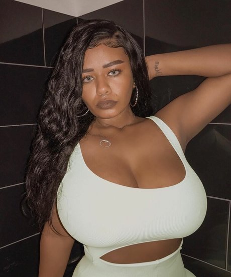 JustNati xxx model pictures