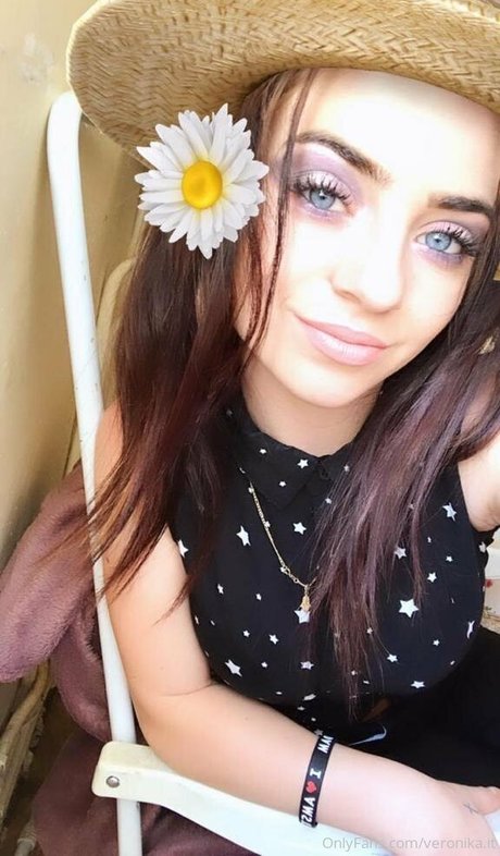 veronika it star naked gallery
