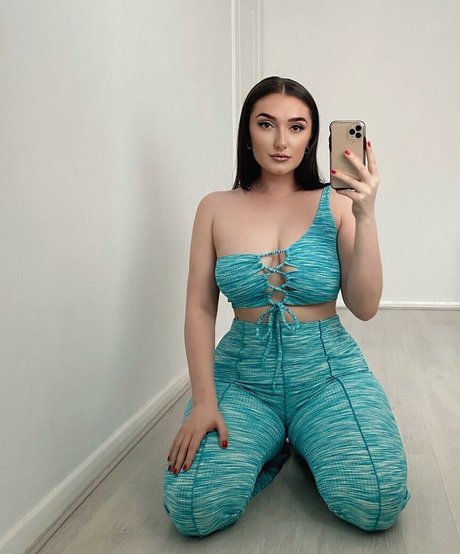 Sammie Warren beautiful model photo