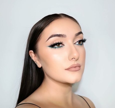 Sammie Warren hd model pic