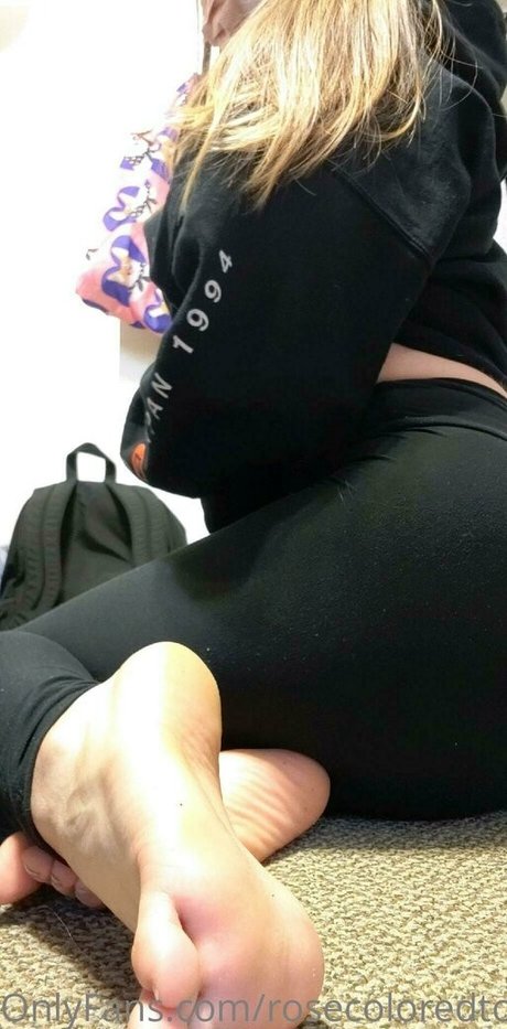 rosecoloredtoesfree model top pics