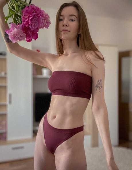 lily mint perfect actress photo