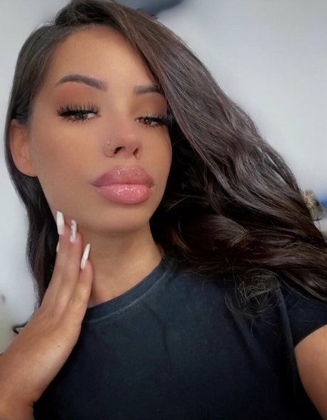 Patrisia Grebelnaia pornstar nude img