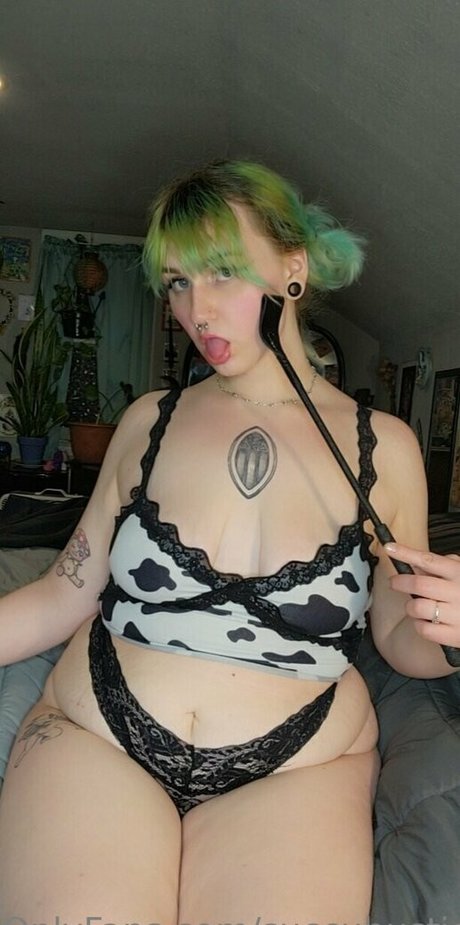 succubusticslut naked model img