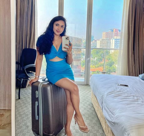 Nimesha Jayarathne model perfect pictures