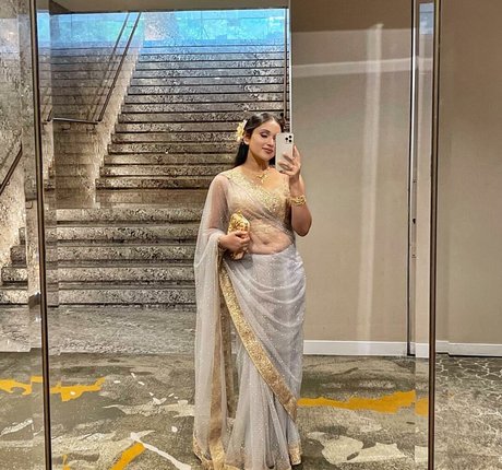 Nimesha Jayarathne star hot pic