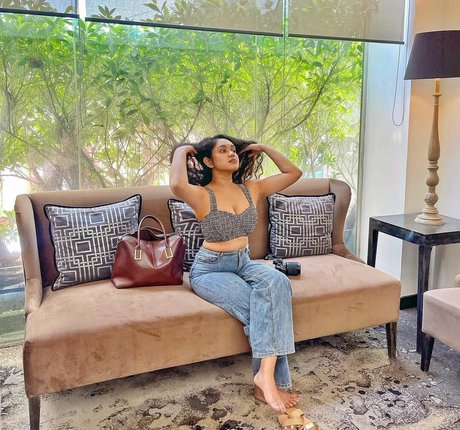 Nimesha Jayarathne pornstar pretty photo