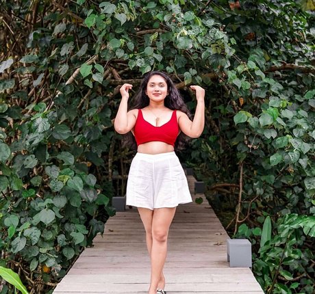 Nimesha Jayarathne nudes model images