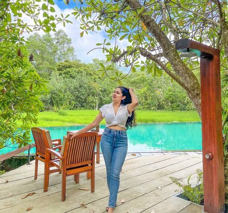 Nimesha Jayarathne model free image