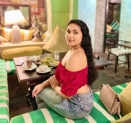 Nimesha Jayarathne pornstar nude pics