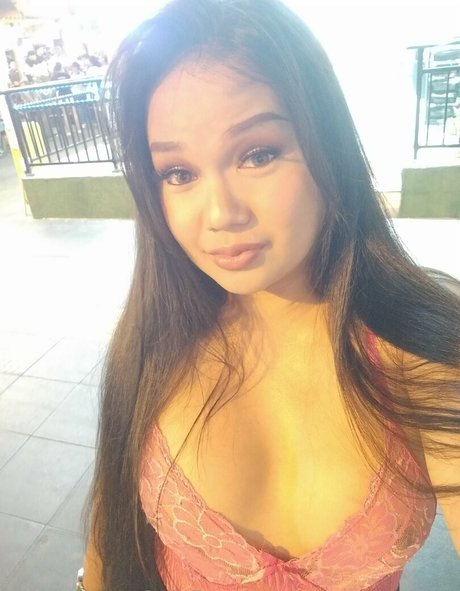 amyamorevip actress img