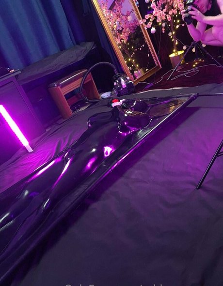 rubbersorcerer model pretty photo