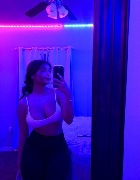 Chloe Medina naked star photo