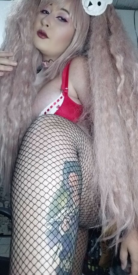 SassNessie naked model images