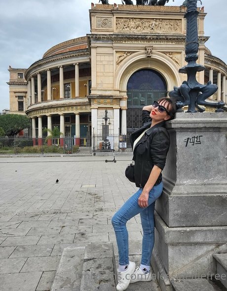 alessiaelfiefree model perfect image