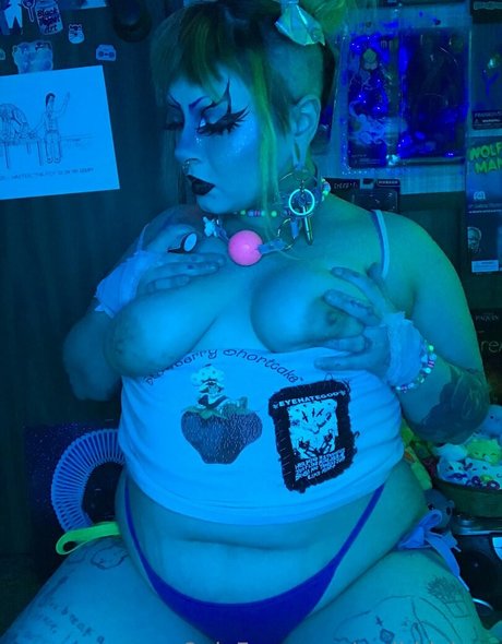 scribblelegs model top pic