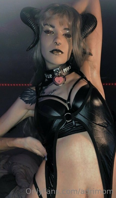 adrimom hot actress image