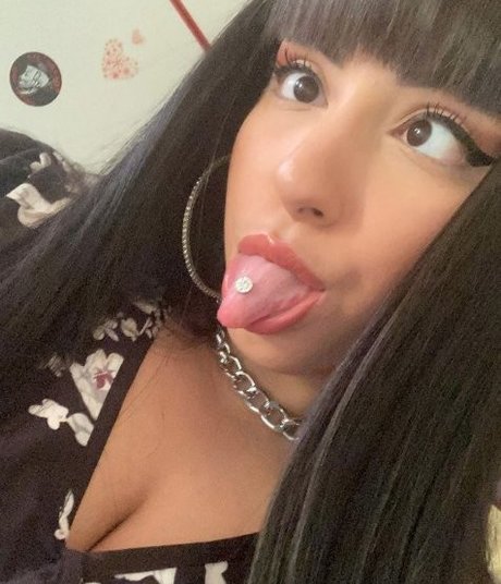 Raxien xxx model photo