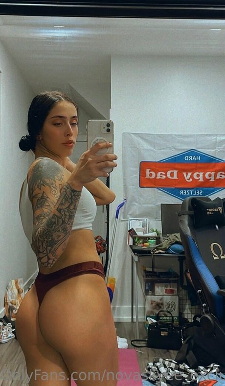 novaskyee exclusive nude pornstar image