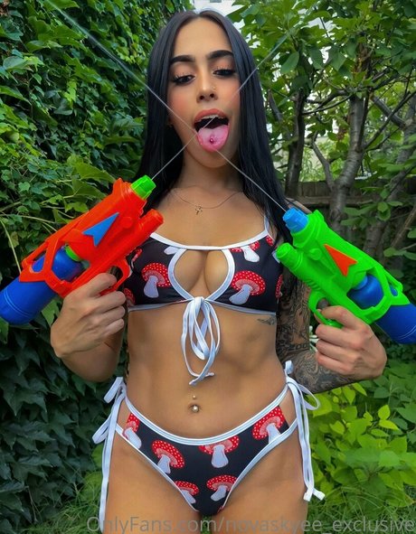 novaskyee exclusive nude model picture