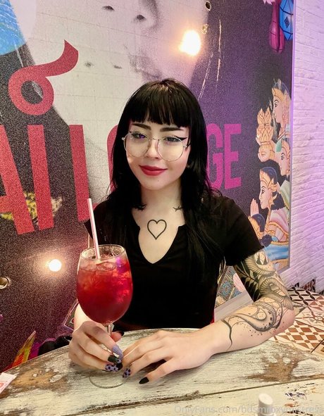 bdsmroxymistress model xxx photo