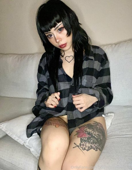 bdsmroxymistress model naked picture