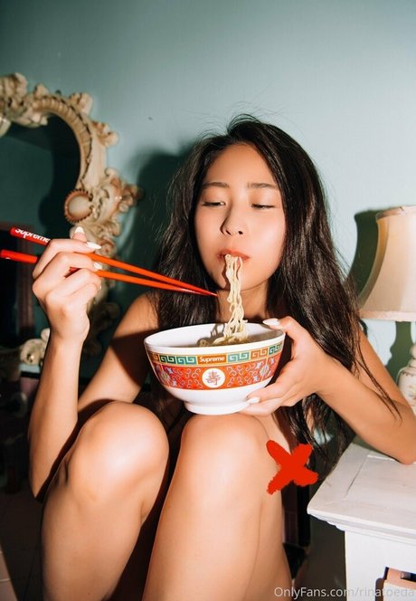 asiatischer squirt onlyfans top xxx bild