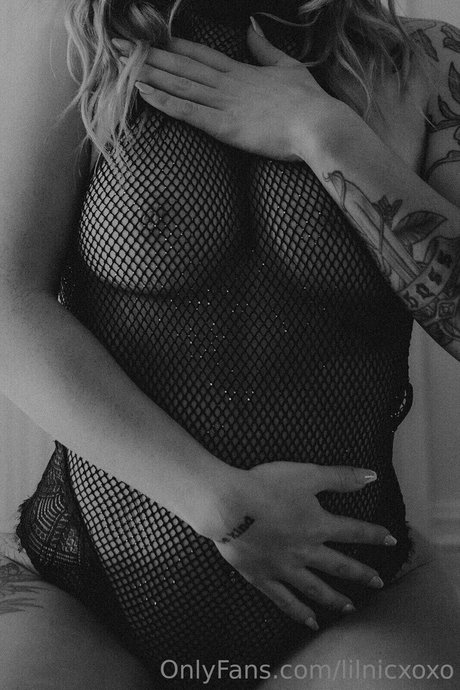 Nicole Stoolfire erotische akt galerien