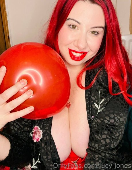 shemale sperma im mund onlyfans hübsche perfekte bild