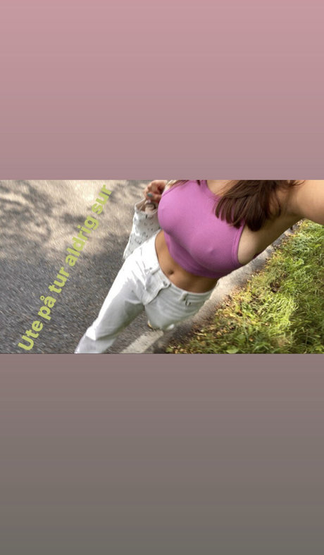 Sara B nackt schöne fotos