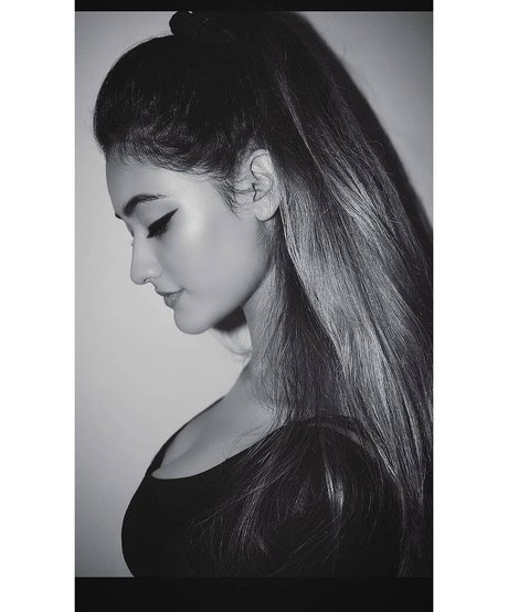 Nidhi Maheshwari kunst pornografische bild