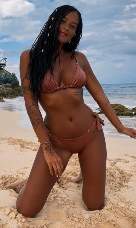 dünne schwarze teenager-onlyfans perfekte nacktheit foto