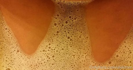 raeraejiggles schauspielerin kunst galerie