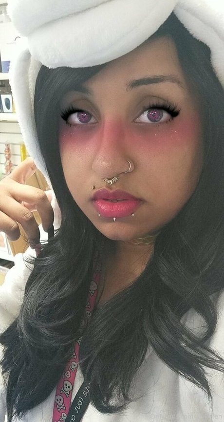 raeraejiggles erotische heiße foto