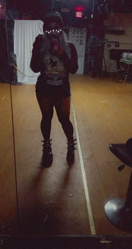 raeraejiggles nackt schöne bild