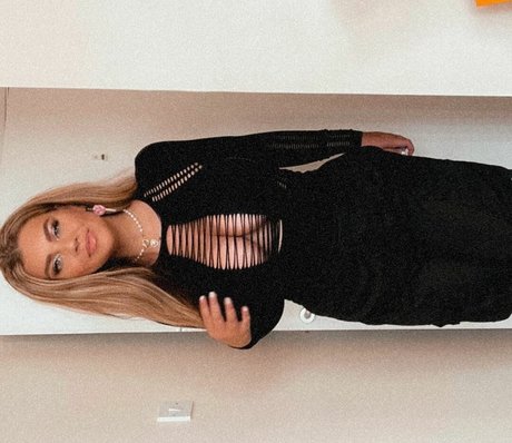 Molly Georgia Leach heiße kunst galerien