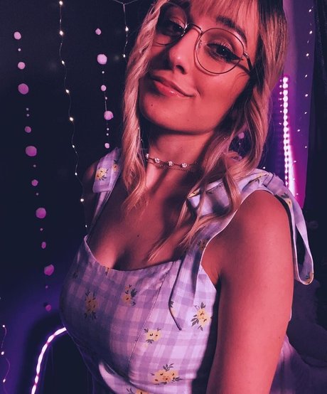 flache onlyfans erotische schöne foto