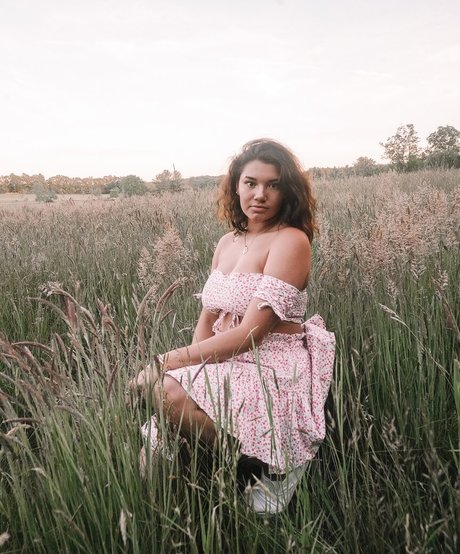 Hannah Malvone sexy nette bild