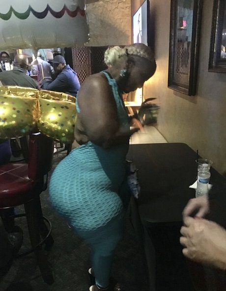 zierliche milf onlyfans schöne nacktheit archiv