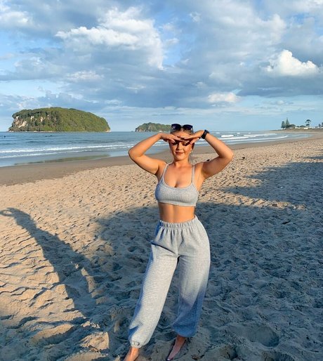 ellaredmond nacktheit erwachsene bild