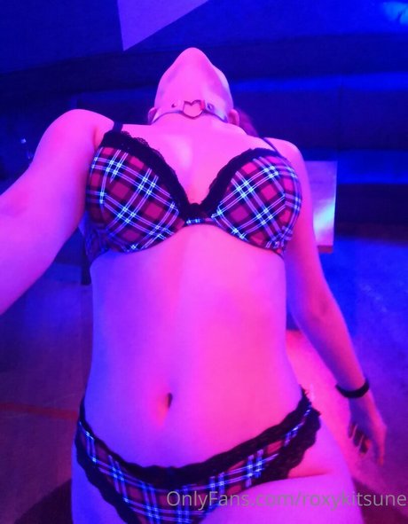 roxykitsune nackt pornografische archiv