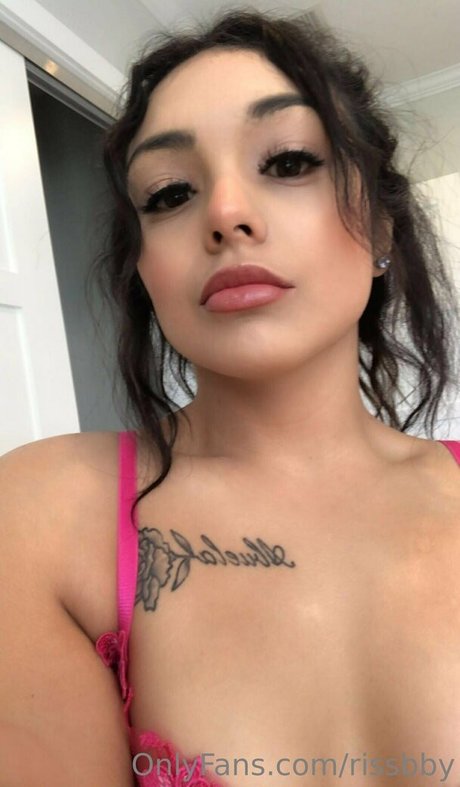 rissbby hübsche erotische fotos