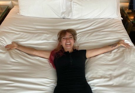 anfällige knochen-onlyfans kunst sexy fotos