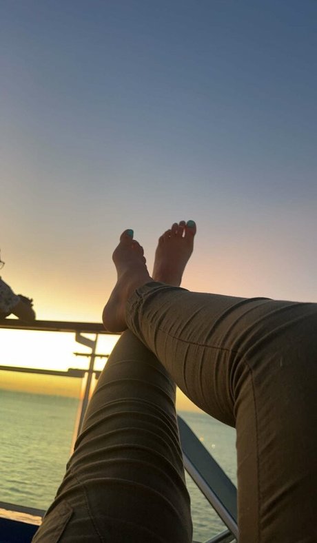 Rory Eliza sexy galerien