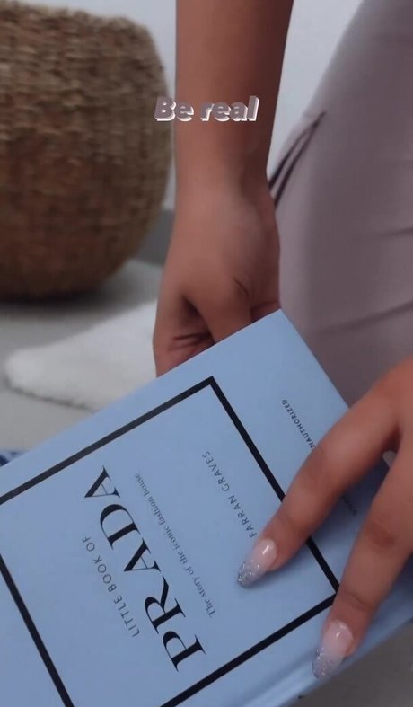 flachbrüstige onlyfans erotische pornographische fotos